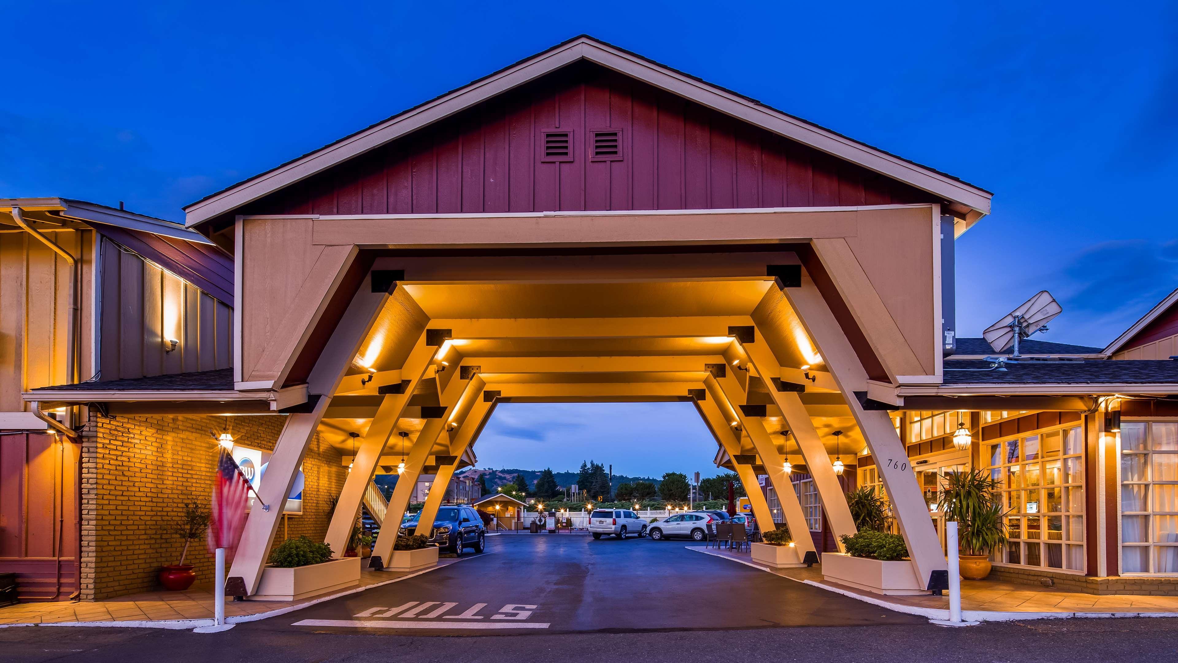 Best Western Garden Villa Inn Roseburg Exteriér fotografie